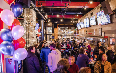 Sports Bar Cleveland – Whistle Taproom with TVs, food, drinks, and game-day atmosphere.